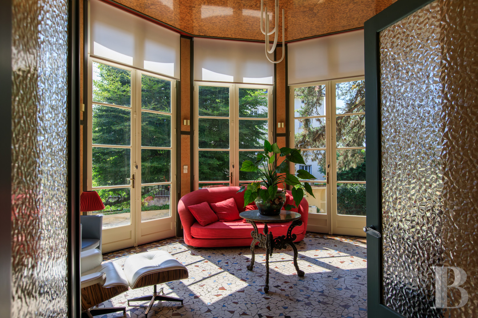 En Saône-et-Loire, à Mâcon, une villa et son jardin entièrement de style Art déco - photo  n°8